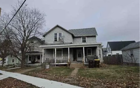 949 S Adams Ave, Freeport, IL 61032