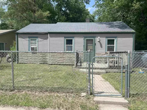 3541 Blackstone Ave, Rockford, IL 61101