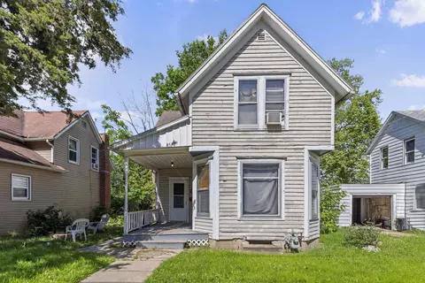 816 S James Ave, Freeport, IL 61032