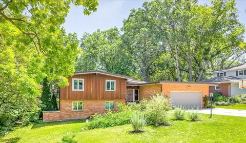 1809 Stratford Ln, Rockford, IL 61107