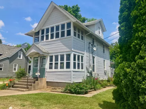 512 9th St, Rockford, IL 61104