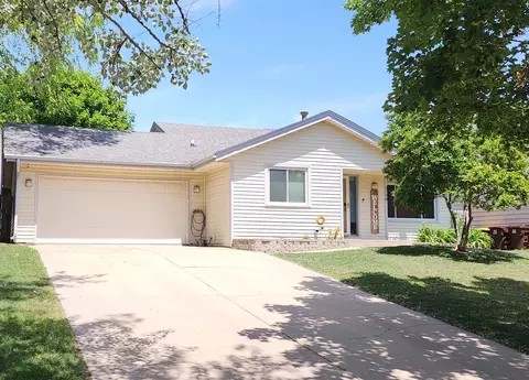 5798 Mabbott Dr, Loves Park, IL 61111