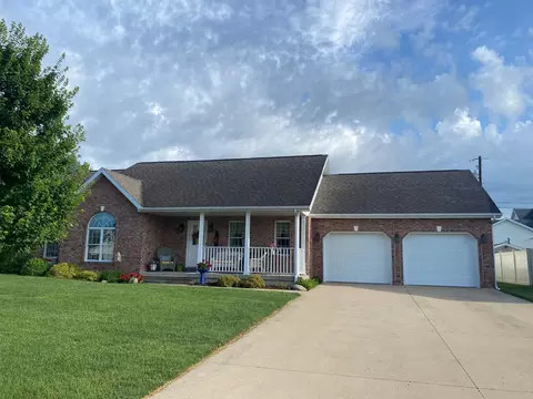 1018 W 3rd St, Spring Valley, IL 61362