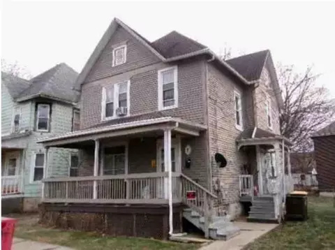 7 E Iroquois St, Freeport, IL 61032