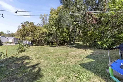 940 E Shawnee St, Freeport, IL 61032 photo 2