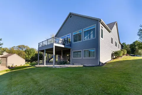 5 Gleneagle Dr, Galena, IL 61036