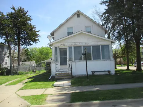 1017 S Locust Ave, Freeport, IL 61032