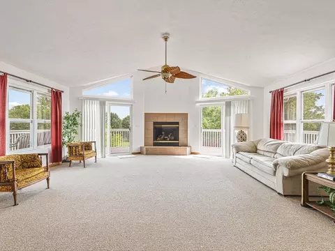 Living - 1106 Drexel, Lake Summerset, IL 61019 photo 4 of 7