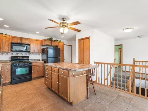 Kitchen - 1106 Drexel, Lake Summerset, IL 61019 photo 4 of 4