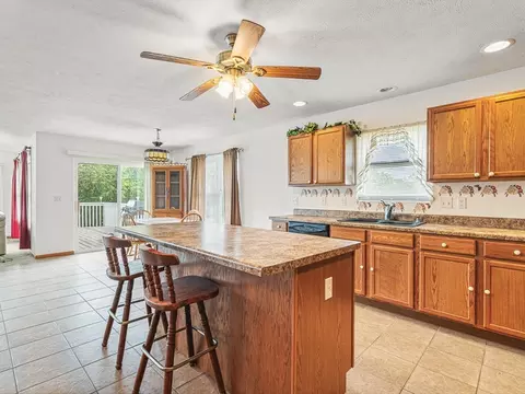 Kitchen - 1106 Drexel, Lake Summerset, IL 61019 photo 2 of 4