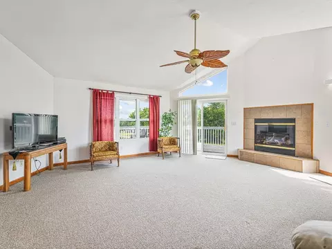 Living - 1106 Drexel, Lake Summerset, IL 61019 photo 2 of 7