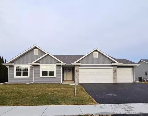 906 Stuyvesant Dr, Loves Park, IL 61111
