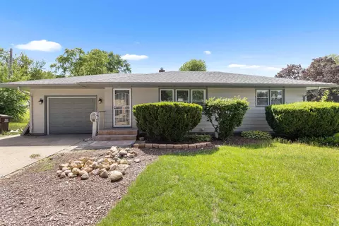 2305 Wyoming Dr, Rockford, IL 61108
