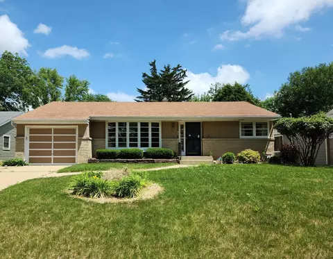 716 Parkside Dr, Rockford, IL 61108