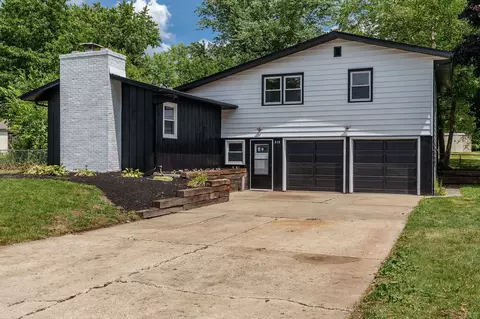 215 Judy Ct, Machesney Park, IL 61115