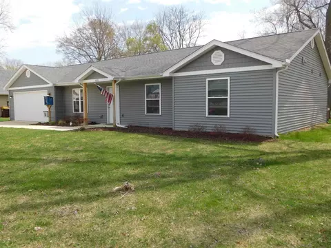 825 Marie Ave, Machesney Park, IL 61115