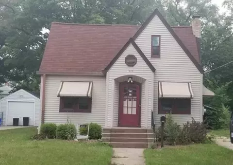 1909 Price, Rockford, IL 61103