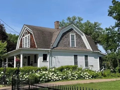 411 Park Ave, Galena, IL 61036