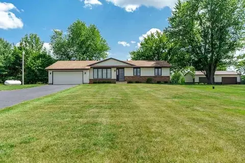 10676 Smith Rd, Pecatonica, IL 61063