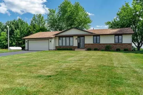 10676 Smith Rd, Pecatonica, IL 61063 photo 2