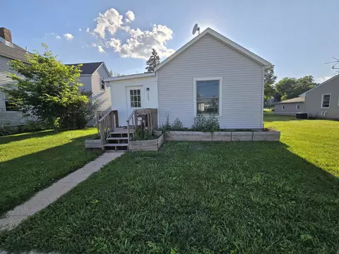 205 S Congress Ave, Polo, IL 61064