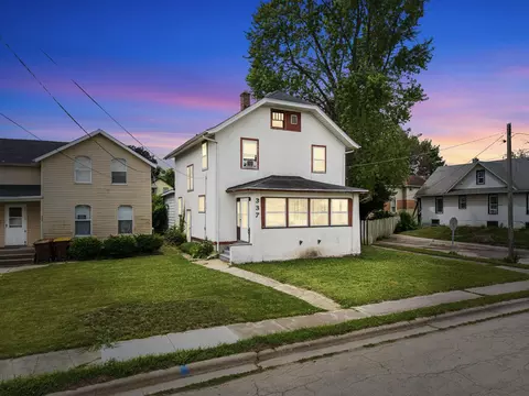 337 W American St, Freeport, IL 61032