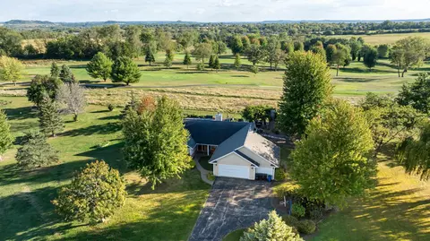 10911 E Golf View Dr, Galena, IL 61036
