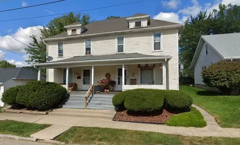 220-222 W Avon St, Freeport, IL 61032