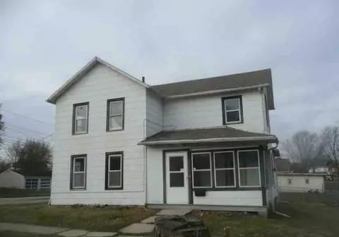 816 S Blackhawk Ave, Freeport, IL 61032