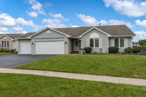 282 Oak St, Poplar Grove, IL 61065