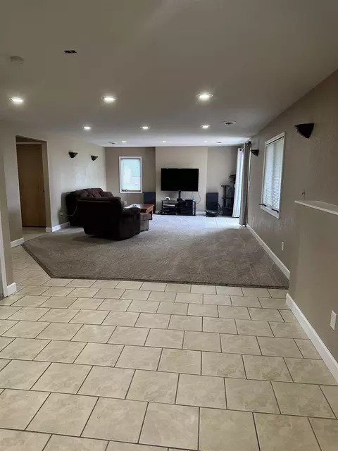 Living - 5338 E Aspen Ct, Byron, IL 61010 photo 4 of 5