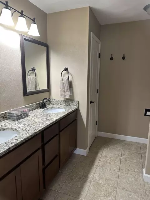 Bath - 5338 E Aspen Ct, Byron, IL 61010 photo 3 of 4