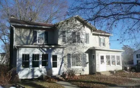 412-414 W Clark St, Freeport, IL 61032
