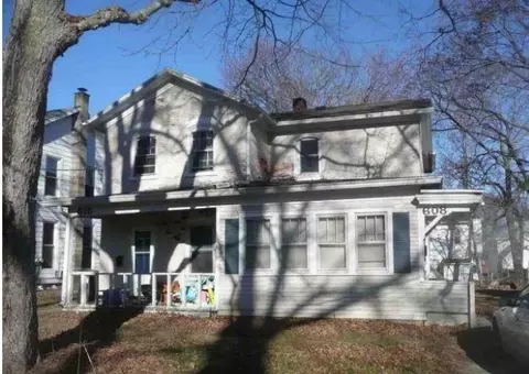 608-610 W Clark St, Freeport, IL 61032