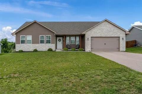 650 Anacostia Dr, Roscoe, IL 61073