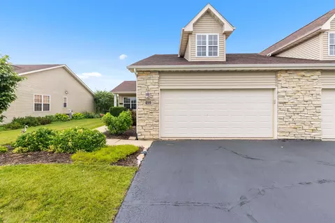499 Prairie Knoll Dr, Poplar Grove, IL 61065