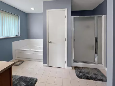 Bath - 5-212 Heathcliff Dr, Lanark, IL 61046 photo 1 of 3