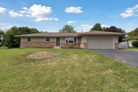 6282 Schaumburg Ln, Roscoe, IL 61073