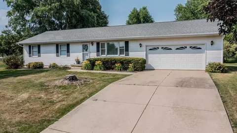 2001 Diana Dr, Mendota, IL 61342
