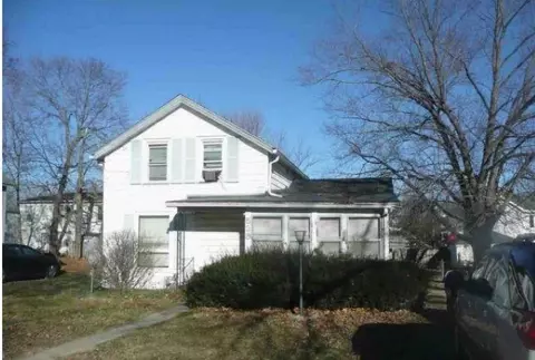 528 W Clark St, Freeport, IL 61032
