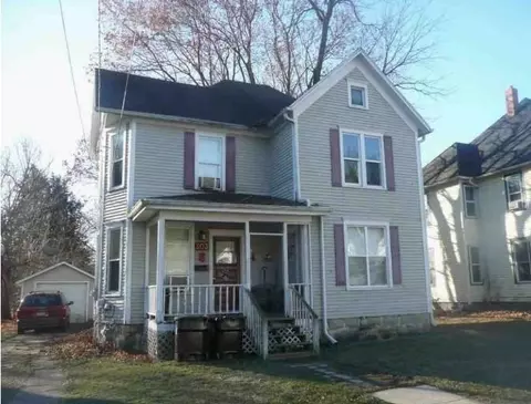 503 W Cottonwood St, Freeport, IL 61032