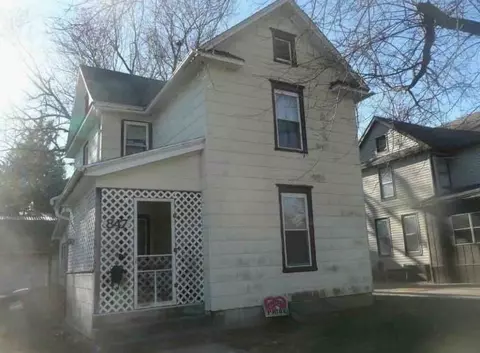 847 W Cottonwood St, Freeport, IL 61032