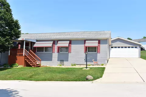 8415 Tamarack Dr, Machesney Park, IL 61115