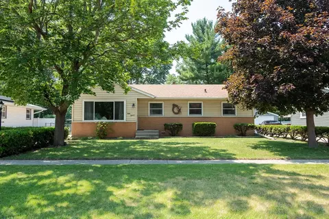 8018 Scott Ln, Machesney Park, IL 61115