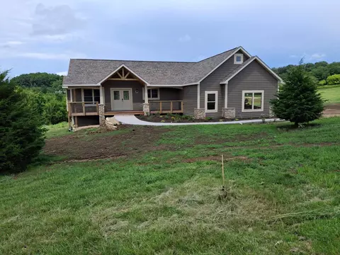 4 Genessee Trl, Galena, IL 61036