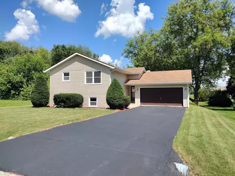 107 SE Cornwall Cir, Poplar Grove, IL 61065