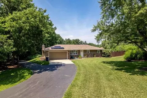 11680 Bend River Rd, Roscoe, IL 61073