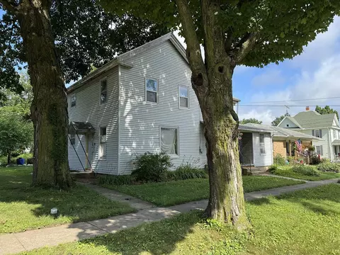 Exterior - 607 S Jackson St, Mount Carroll, IL 61053 photo 2 of 5