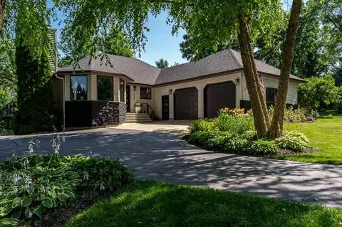 3925 Silver Fox Dr, Belvidere, IL 61008