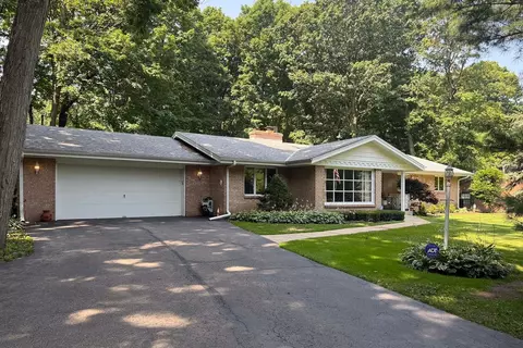 1603 Homewood Dr, Rockford, IL 61108